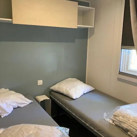 Mobilhome 6 Pers Dans Camping Avec Piscine Campsite *