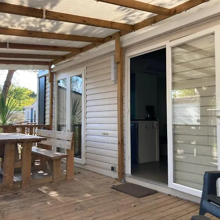 Mobilhome 6 Pers Dans Camping Avec Piscine Campsite